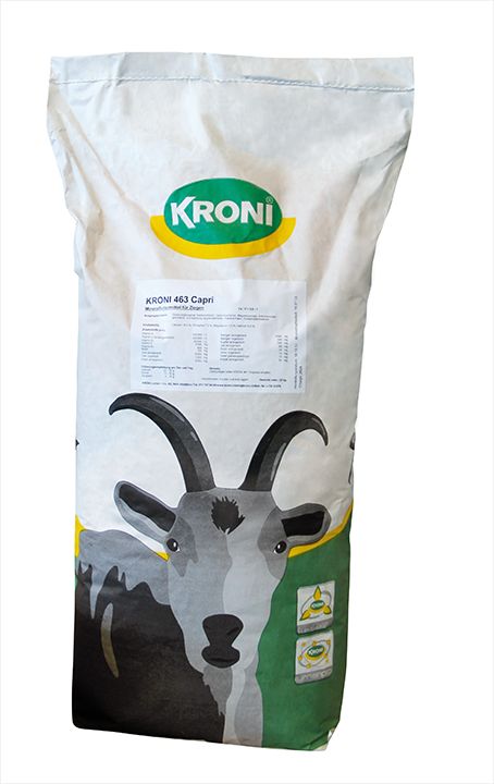 Ein Sack Tierfutter mit dem Aufdruck einer grauen Ziege auf grünem Grund. Oben links ist das Logo des Herstellers in einem gelben Oval abgebildet.